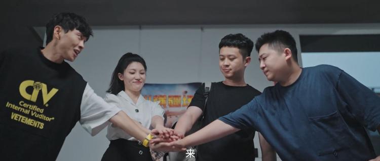 借夏青拒绝, 头展现女性