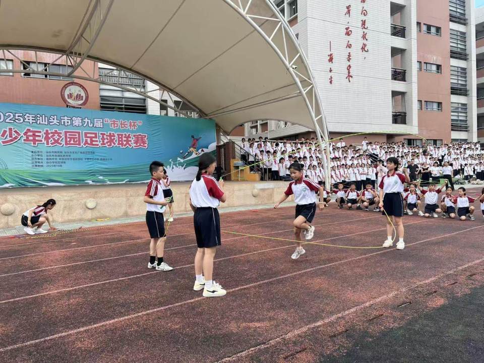 鸥中学举行 鸥中学举行
