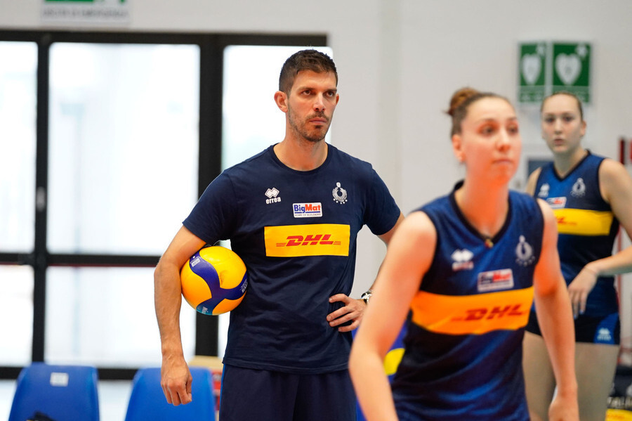 有着自己的, 象的, 合同到