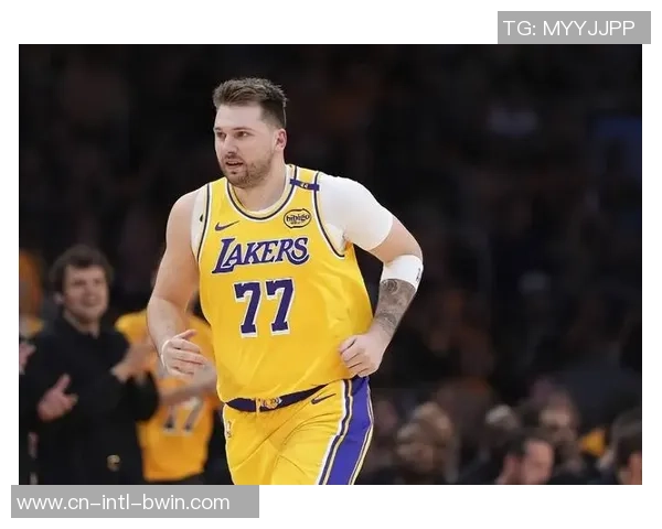 2020年NBA季后赛湖人与掘金首场对决精彩回顾与赛况分析